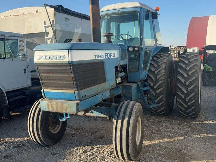 1982-ford-tractor-image-1