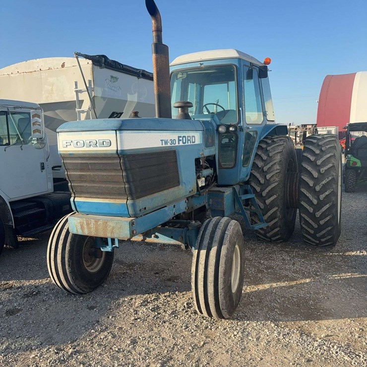 1982 FORD TRACTOR