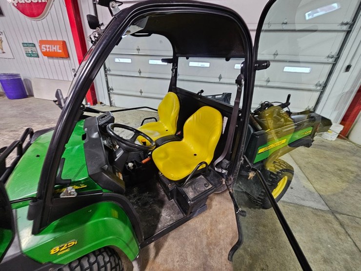 2011-john-deere-gator-image-23