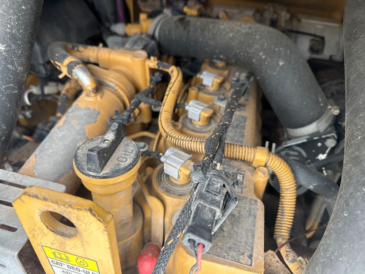 2018-caterpillar-236d-image-33