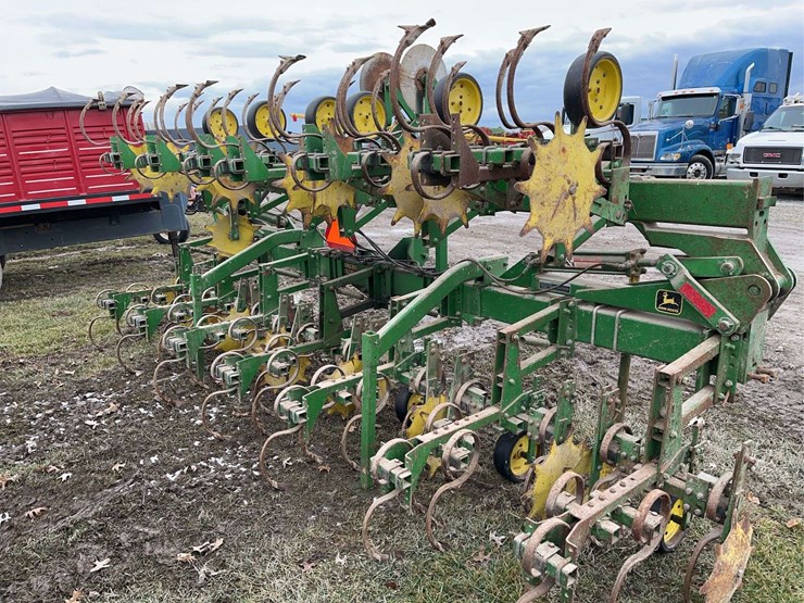 john-deere-845-image-5