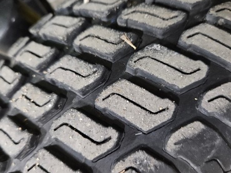 2014-john-deere-x320-image-27