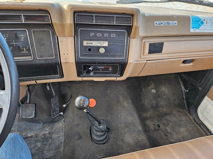 1983-ford-f800-image-15