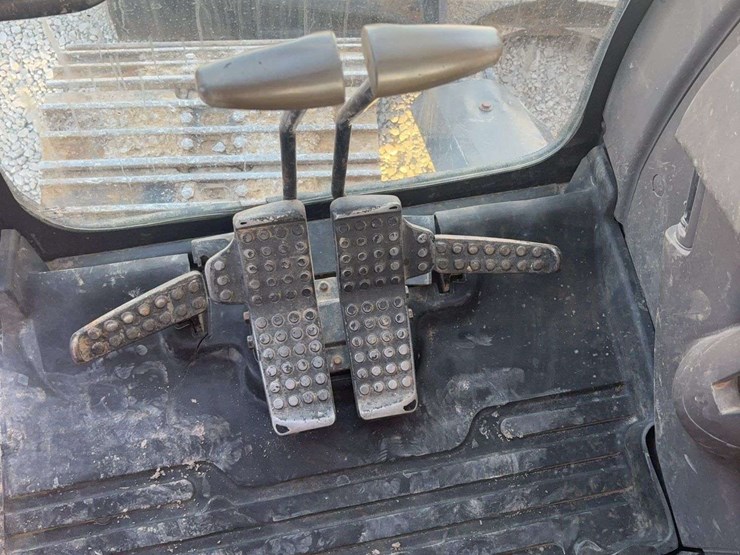 2005-john-deere-135-image-27