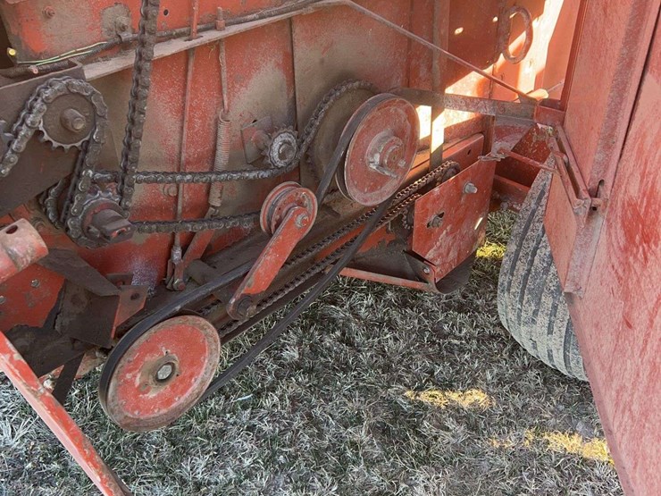 hesston-560-image-12