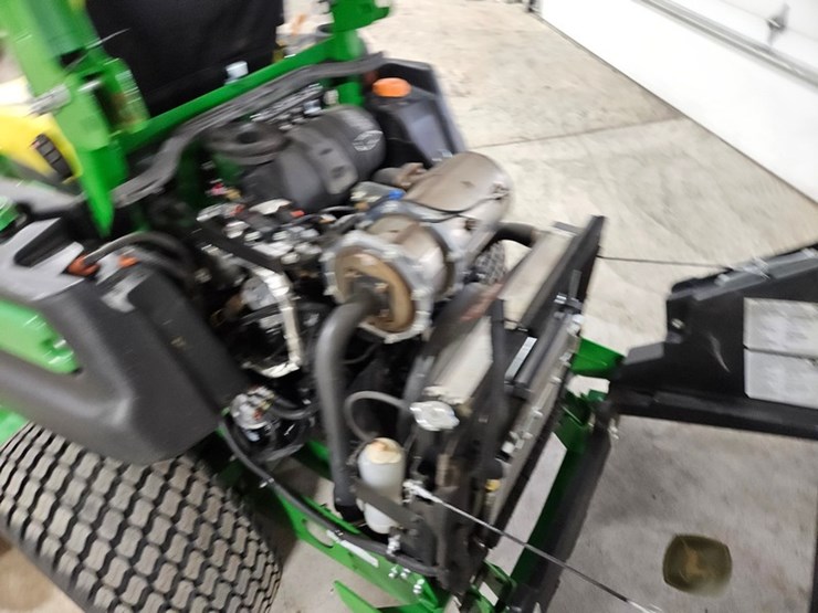 #165-•-2022-john-deere-z977r-zero-turn-mower-image-12