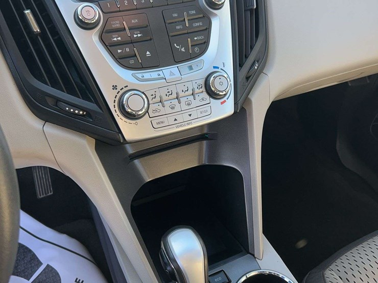 2011-chevrolet-equinox-ls-image-16