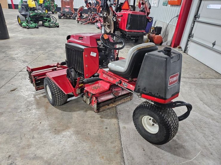 #172-•-toro-2300d-reelmaster-reel-mower-image-3
