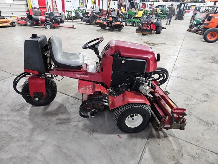 #172-•-toro-2300d-reelmaster-reel-mower-image-6