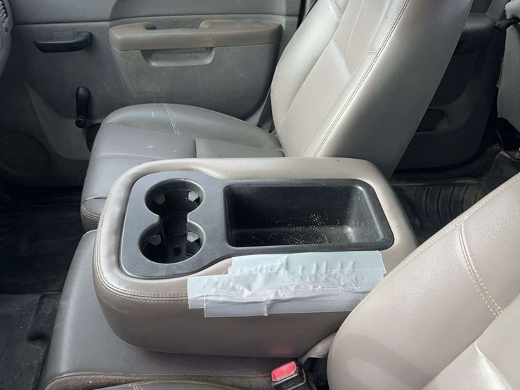 2011-chevrolet-silverado-1500-image-17