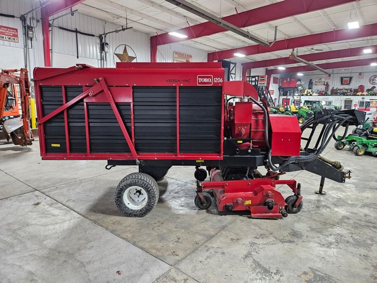 #167-•-toro-versa-vac-towable-vac-image-6