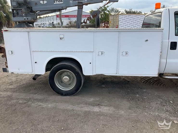 2006-ford-f550-image-23