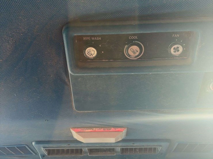 1982-ford-tractor-image-23