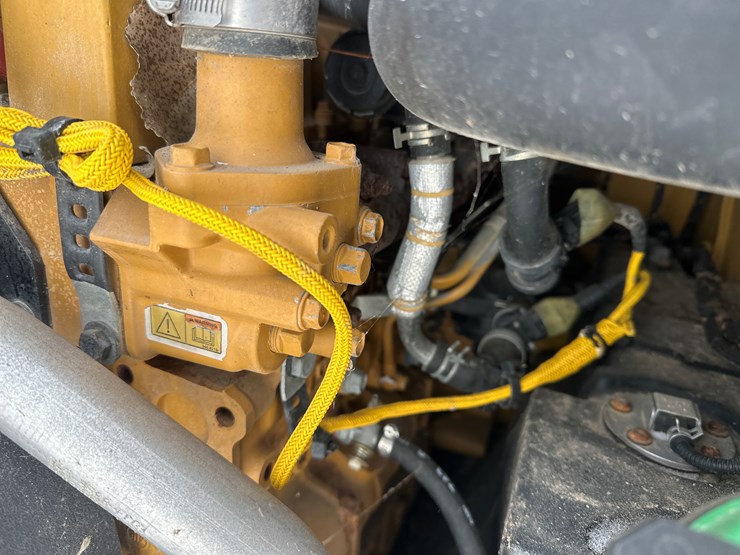 2018-caterpillar-236d-image-35