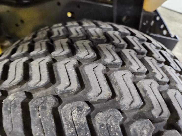 2013-john-deere-x300-image-25