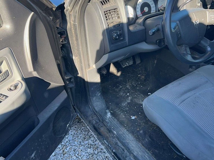 2010-dodge-dakota-image-13