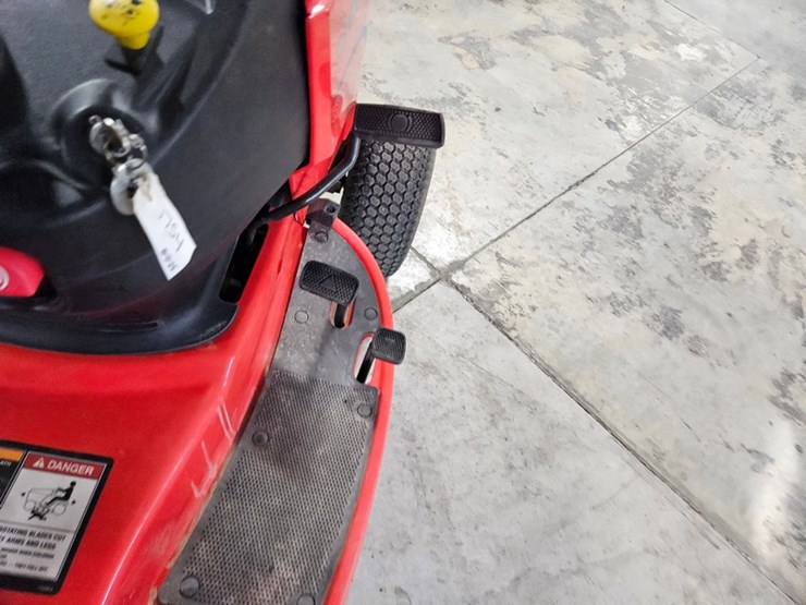 #124-•-simplicity-conquest-lawn-tractor-image-24