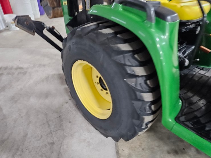 john-deere-3320-image-13