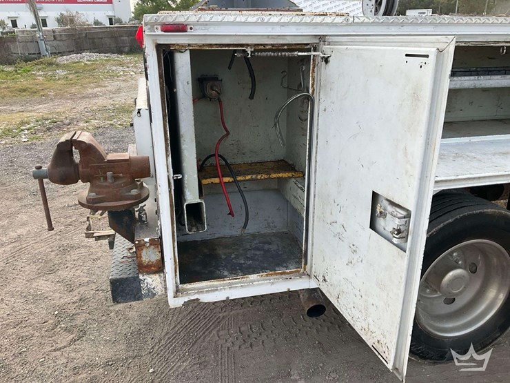 2006-ford-f550-image-31