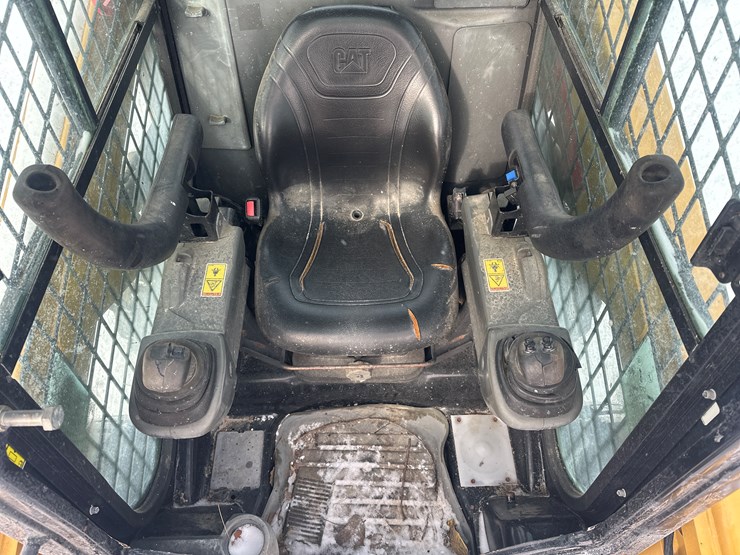 2018-caterpillar-236d-image-26