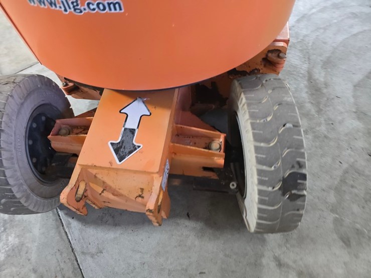 2005-jlg-e300ajp-image-6