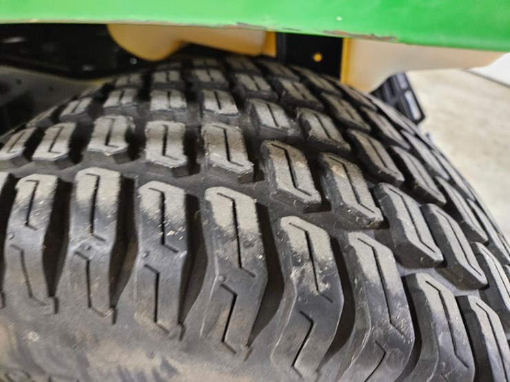 2014-john-deere-x320-image-25