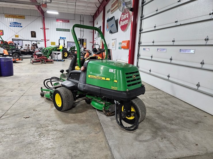 2013-john-deere-7400-image-3