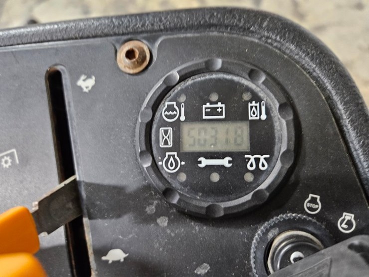 2013-john-deere-7400-image-19