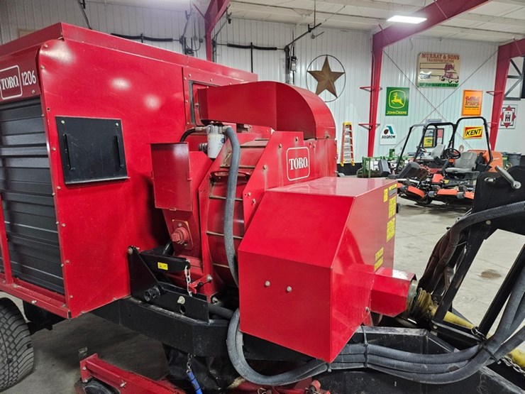 #167-•-toro-versa-vac-towable-vac-image-14