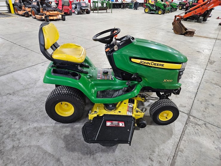 2013-john-deere-x300-image-6