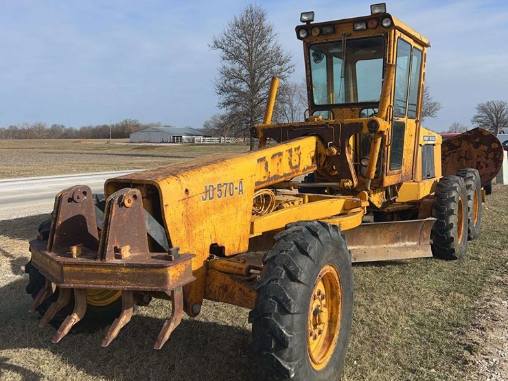 john-deere-570-image-1