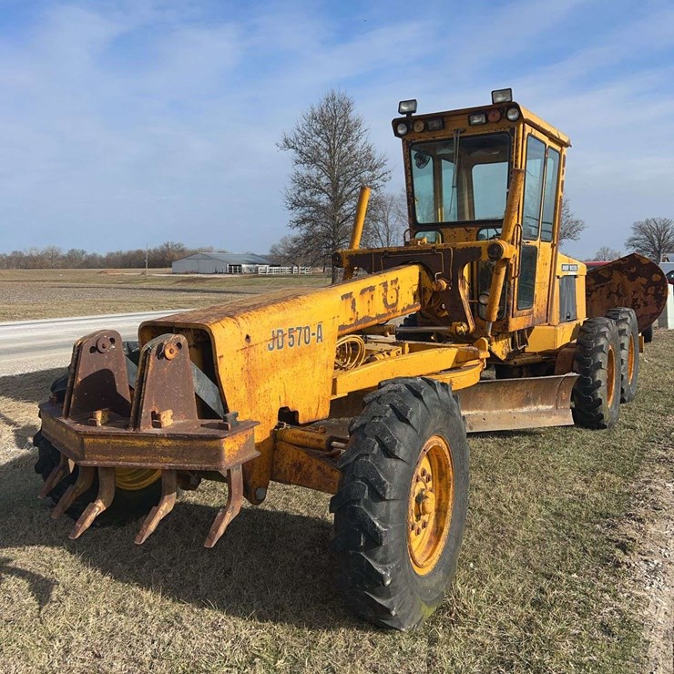JOHN DEERE 570