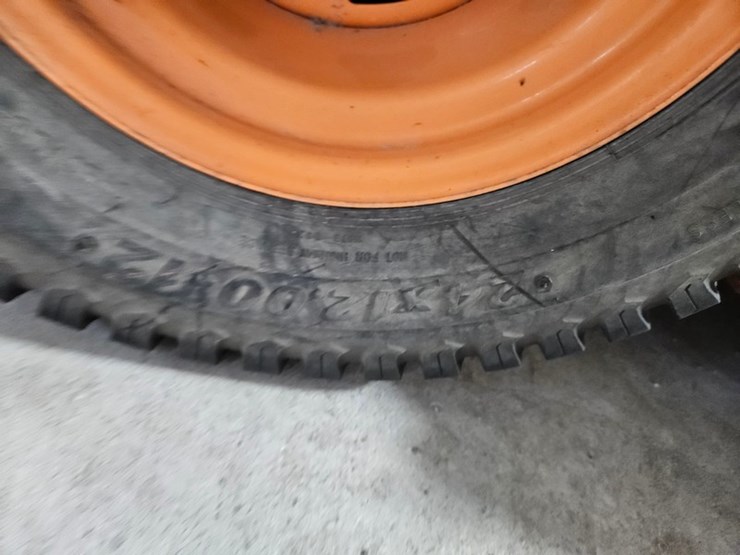 #106-•-2022-scag-v-ride-ii-fuel-injected-stand-on-mower-image-31