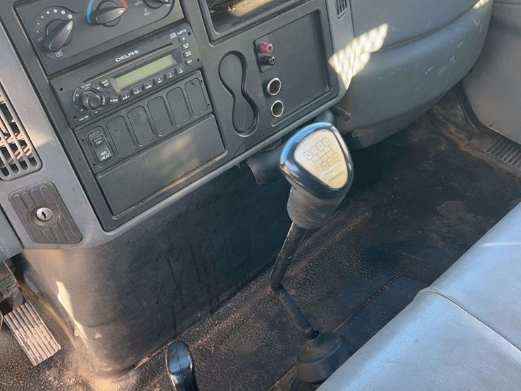 2006-international-durastar-4300-image-21