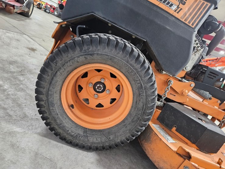 #106-•-2022-scag-v-ride-ii-fuel-injected-stand-on-mower-image-29