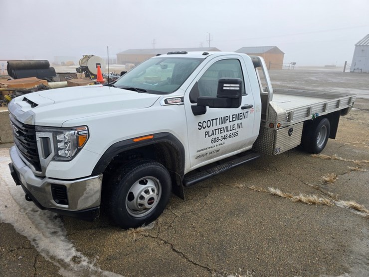 2022-gmc-5500-image-1