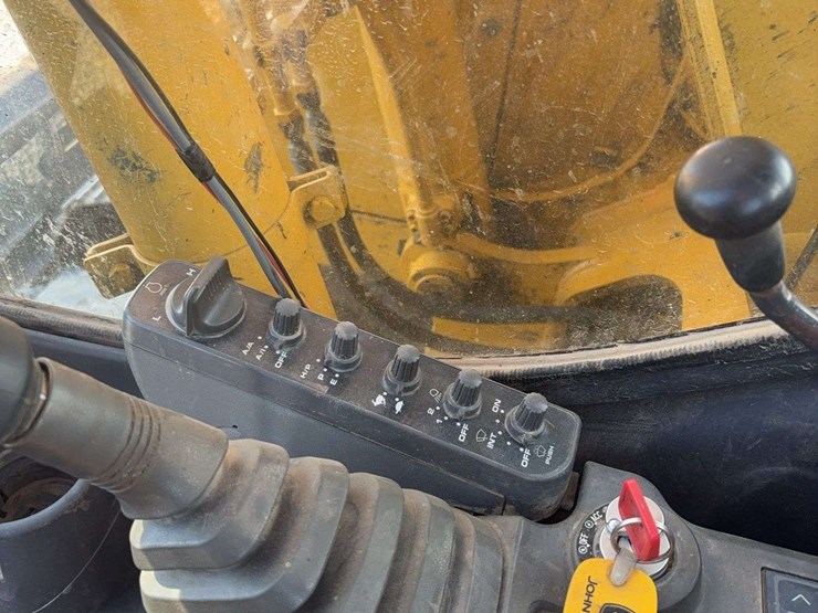 2005-john-deere-135-image-24