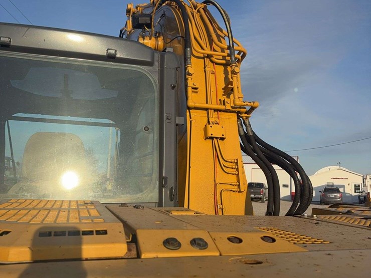 2005-john-deere-135-image-39