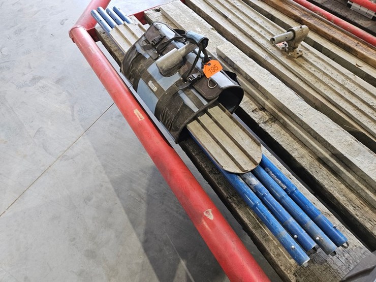 #195-•-bull-float-&-handles-image-1