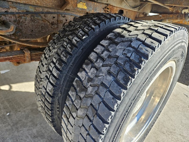 2001-ford-f450-image-18