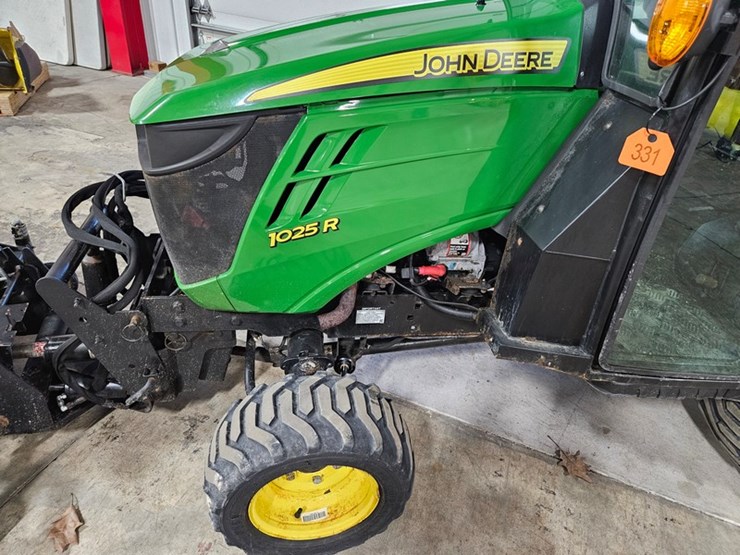 2018-john-deere-1025r-image-9