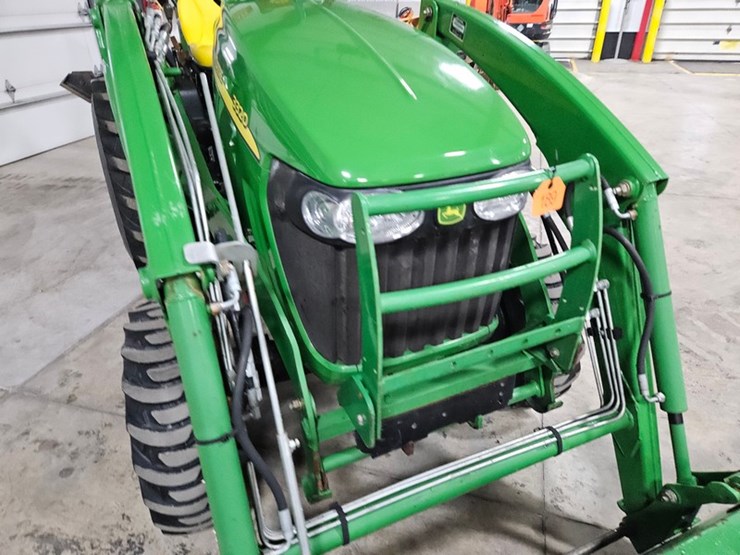 john-deere-3320-image-10