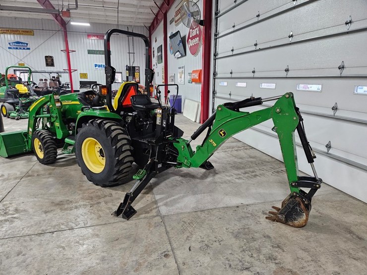 john-deere-3320-image-23