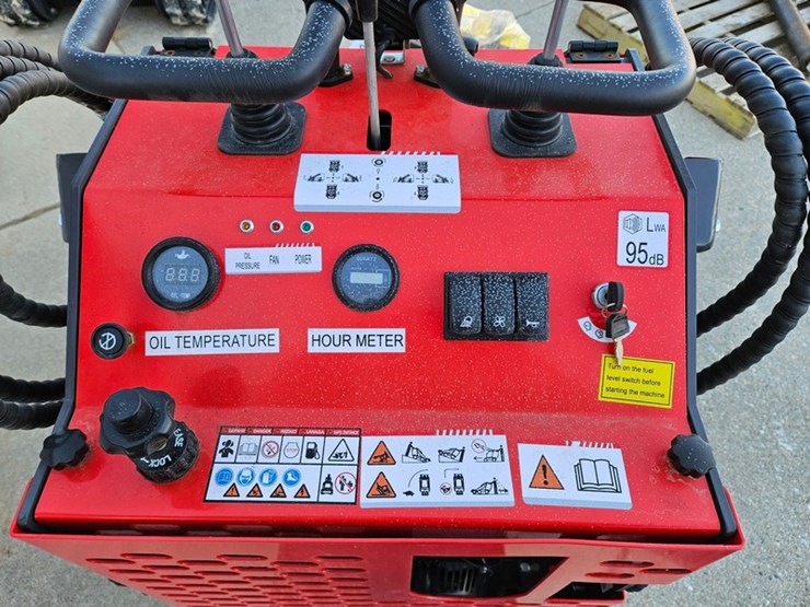 #40-•-2025-agt-ysrt-14-mini-skid-loader-image-15