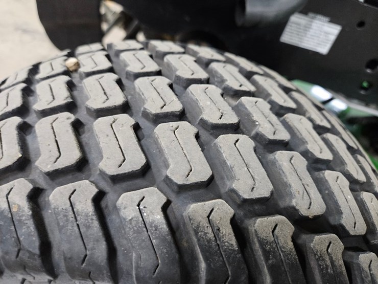 john-deere-1025r-image-35