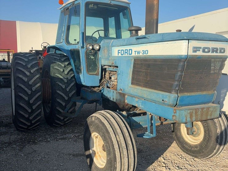 1982-ford-tractor-image-3