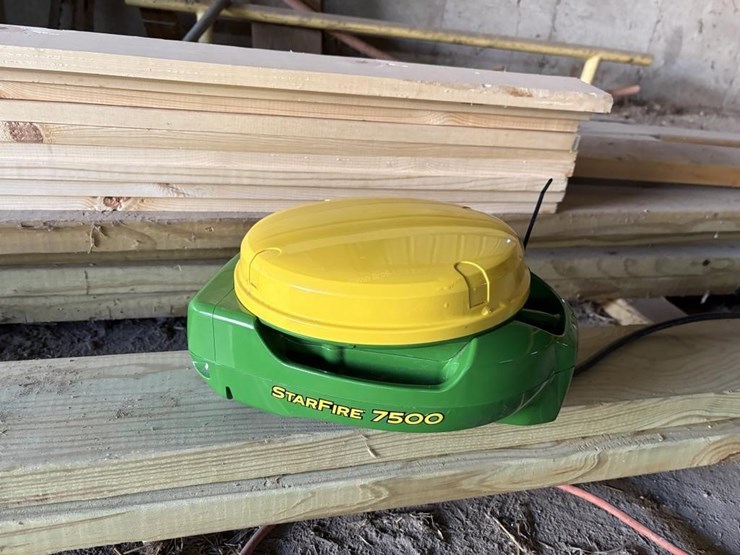 john-deere-starfire-7500-globe-image-1