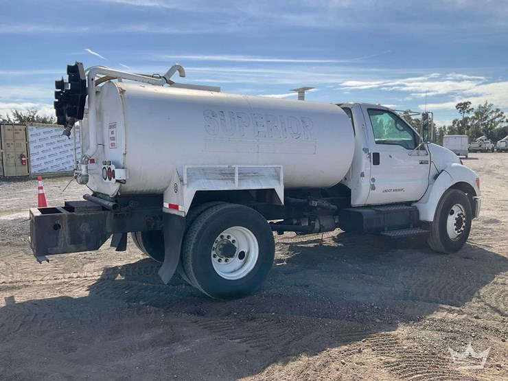 2005-ford-f650-image-23