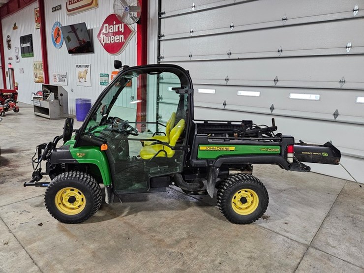2011-john-deere-gator-image-2