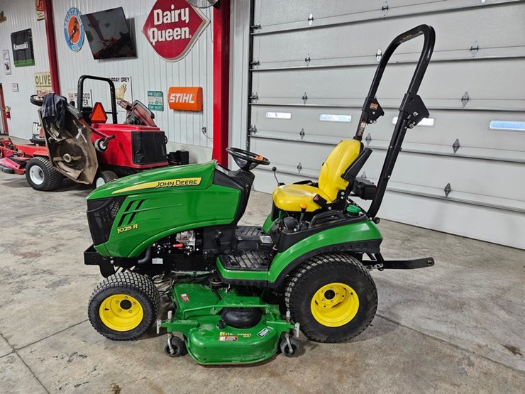 john-deere-1025r-image-2